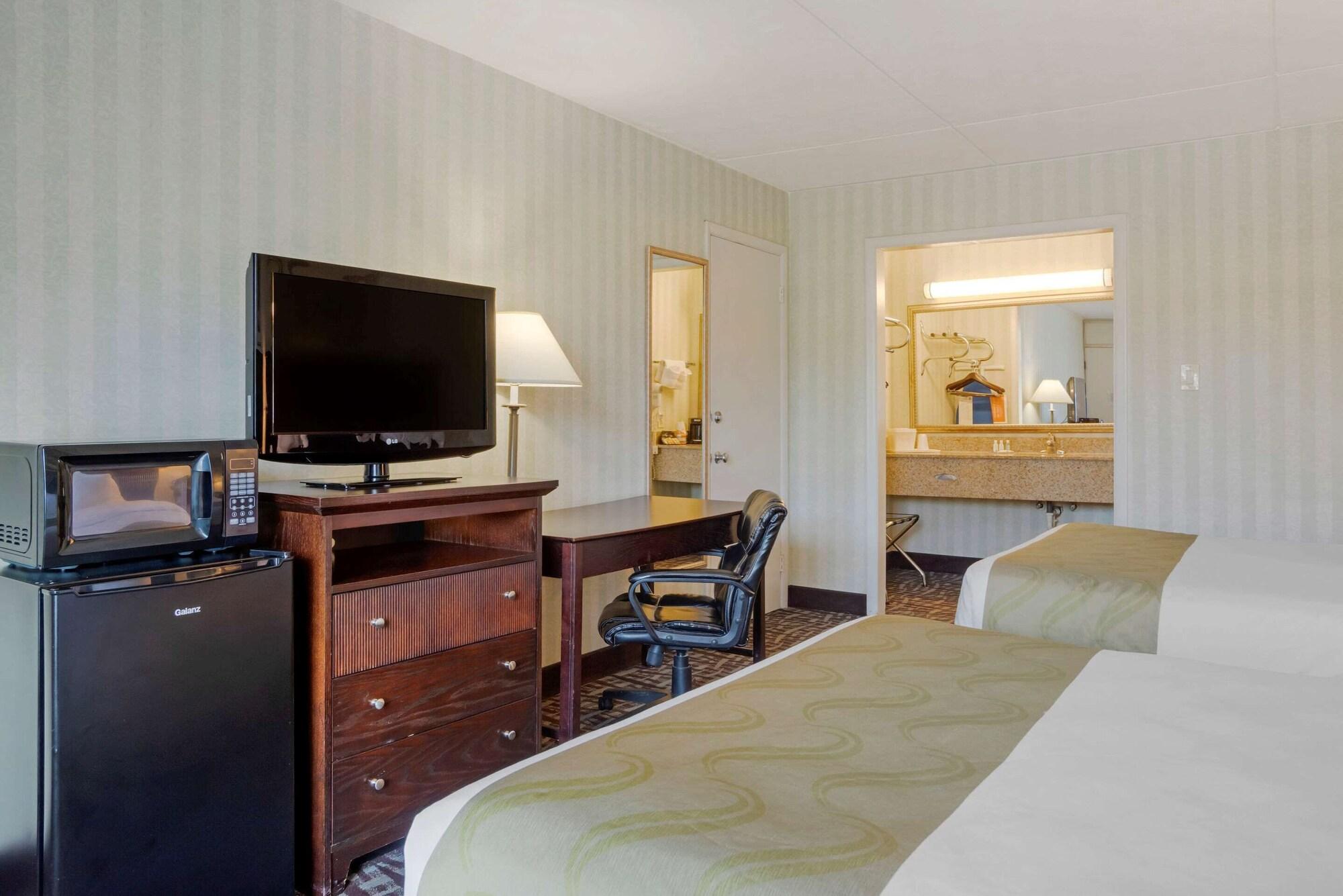 Quality Inn Fredericksburg Near Historic Downtown מראה חיצוני תמונה