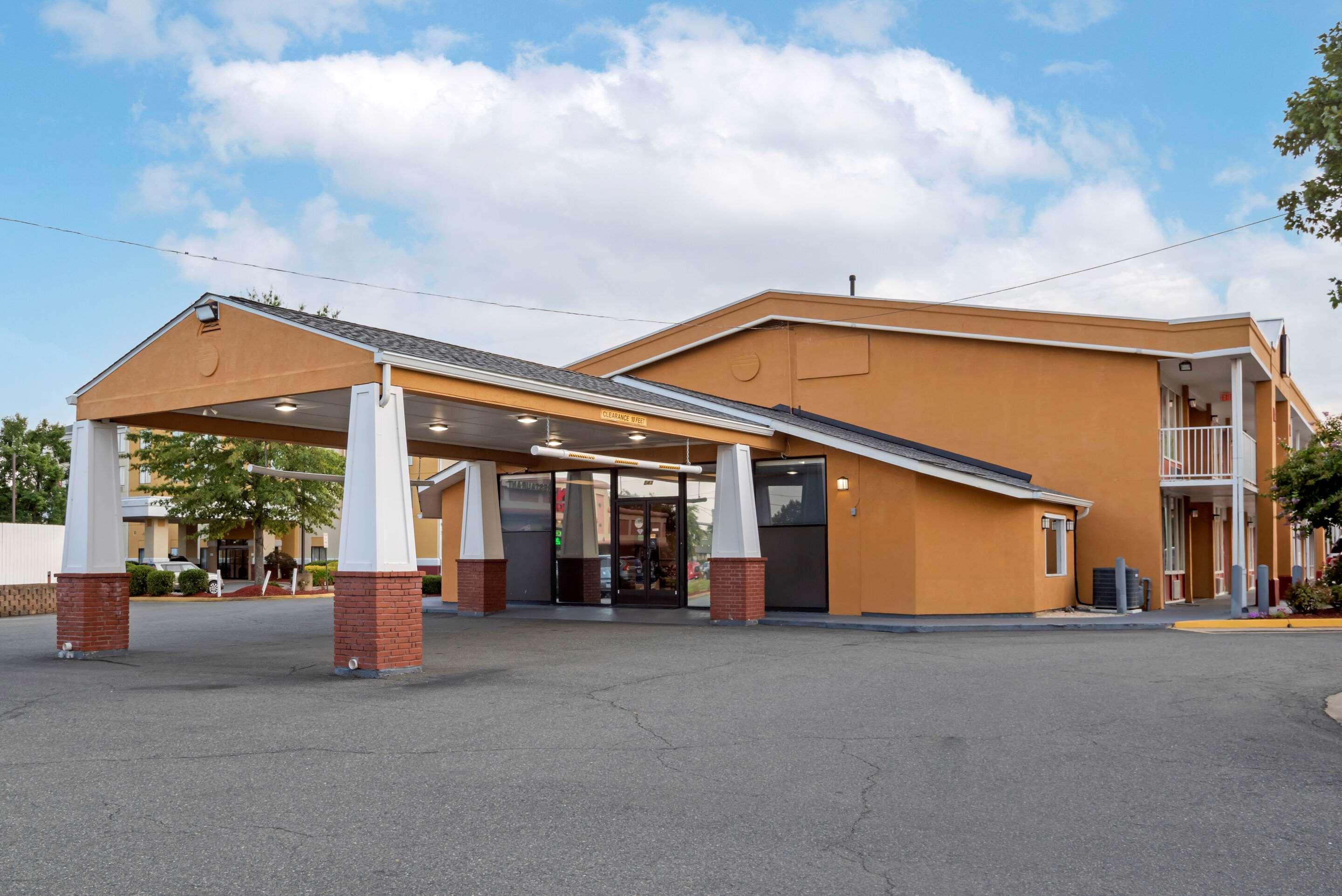 Quality Inn Fredericksburg Near Historic Downtown מראה חיצוני תמונה